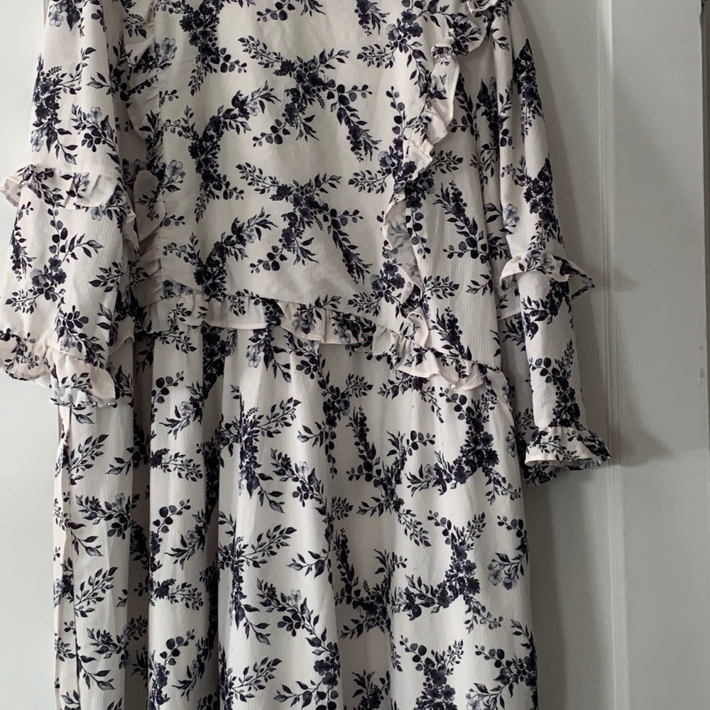 In The Style Lorna Luxe Dress. Size US 24